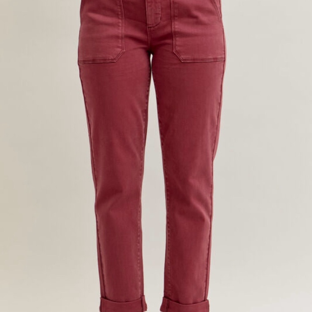 Judy Blue Women's Cropped Jeans in Deep Red. NWT